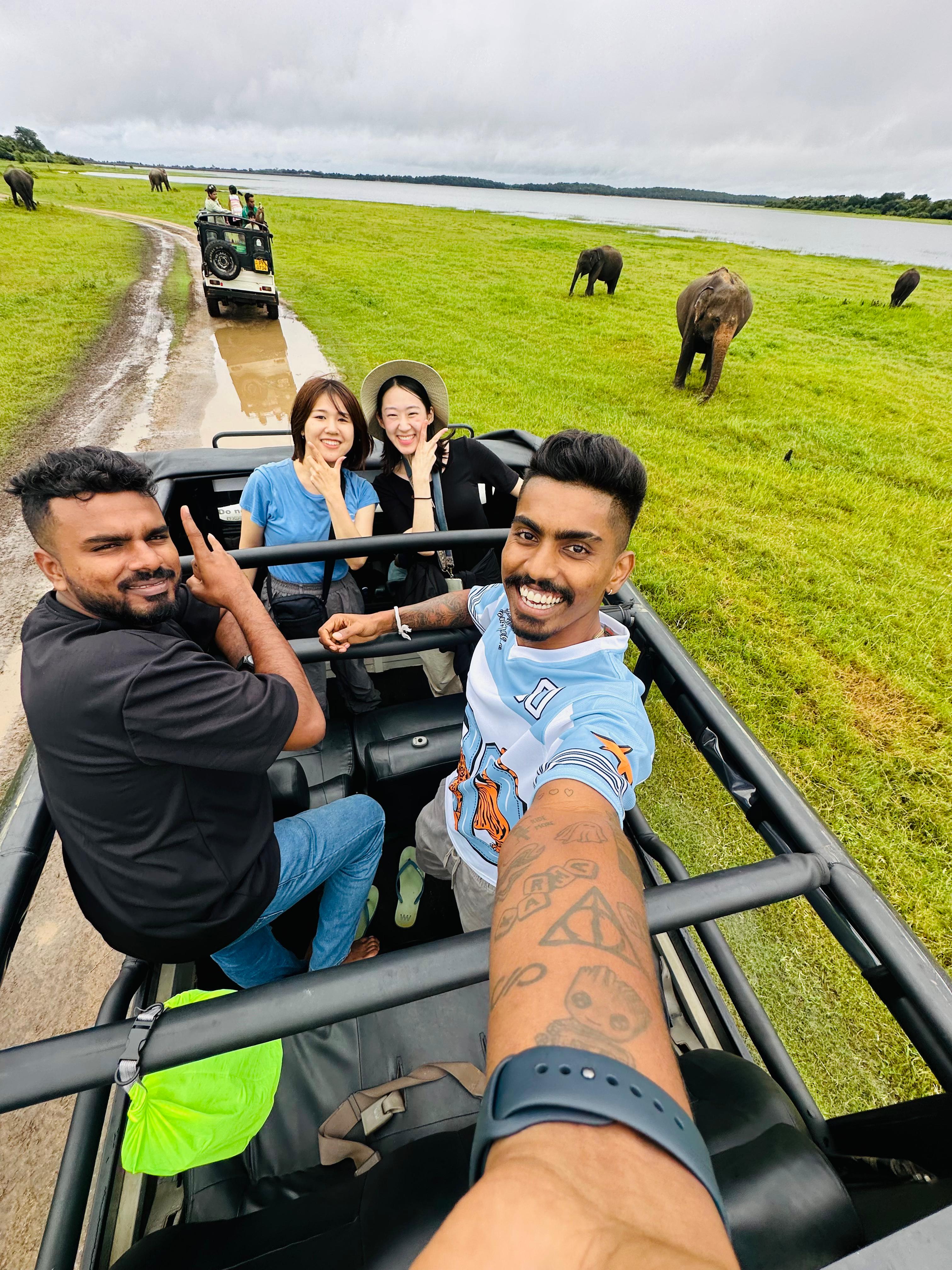 ヤラ国立公園でのジープサファリと野生動物
